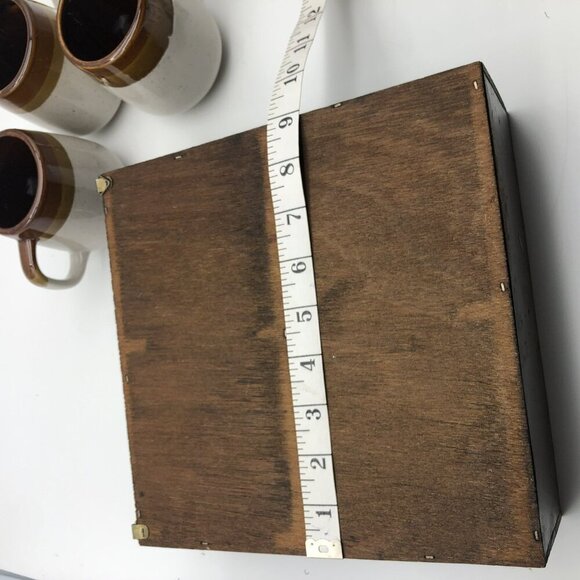 Vintage Wood Coffee Mug Display Case With 4 Stoneware Mugs Wall Hanging Shelf - Picture 12 of 16